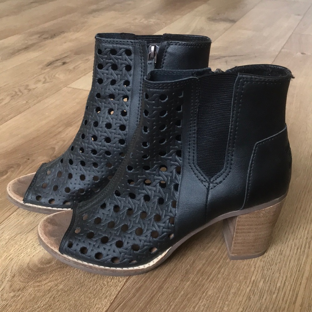 Tom’s Black Leather Majorca Basket Weave Peep Toe